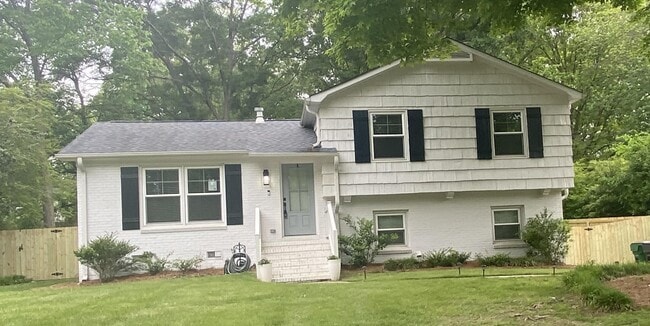 Building Photo - 6725 Castlegate Dr