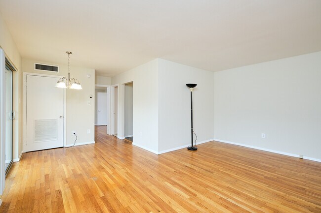 Photo - 7060 Eastern Ave NW Unidad 113