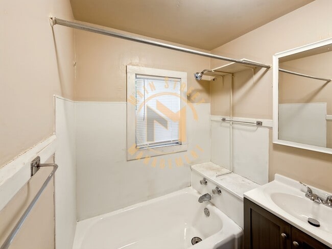 Photo - 1580 Elm St Unit Upper
