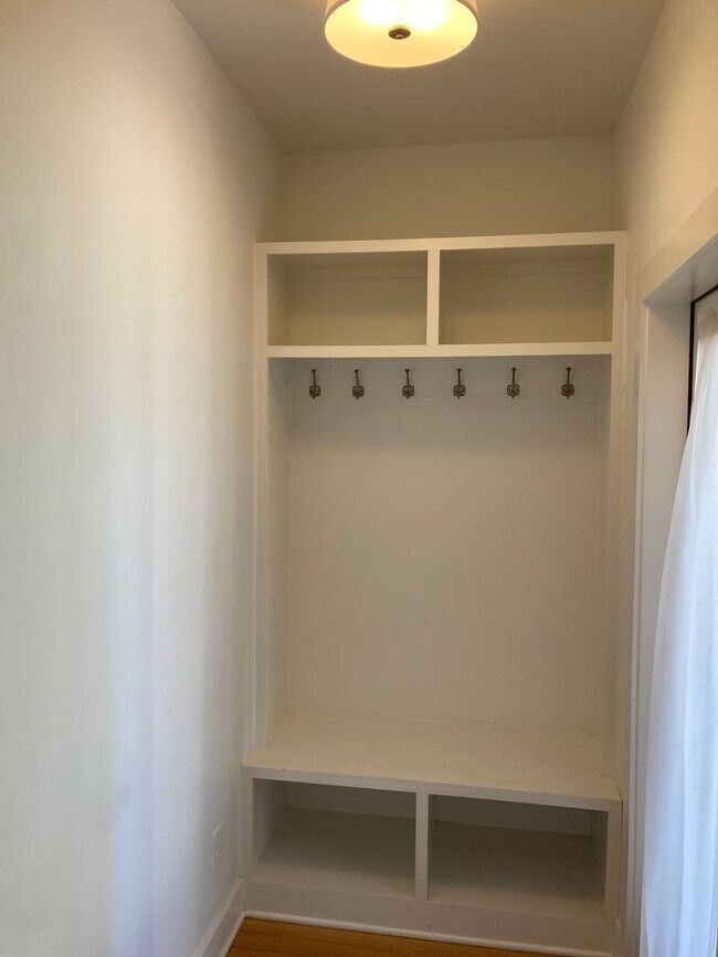 Photo - 3 bedroom, 3.5 bath, Spacious & Open Floor...