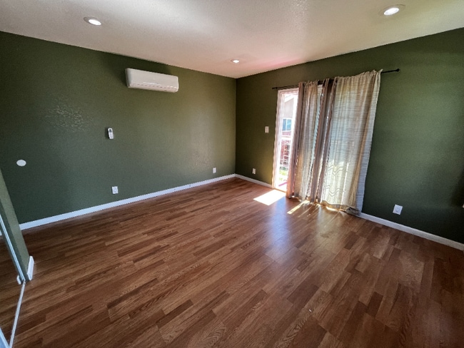 Building Photo - 5437 California Ave Rental