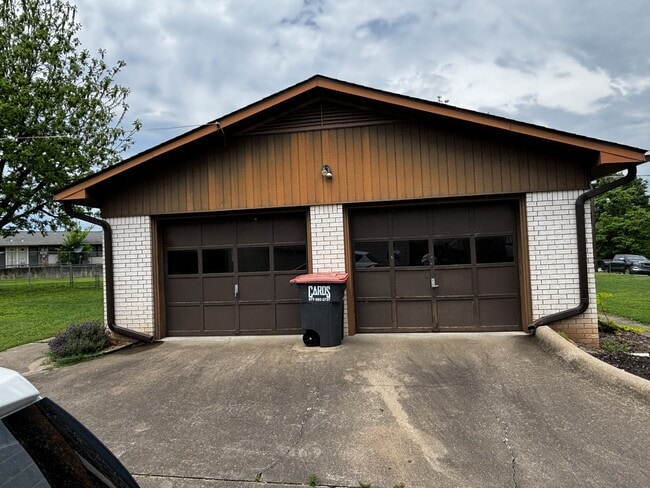 Photo - 307 N 5th St
