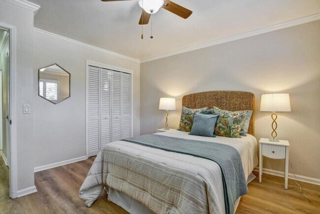 124 Oakwood Dr