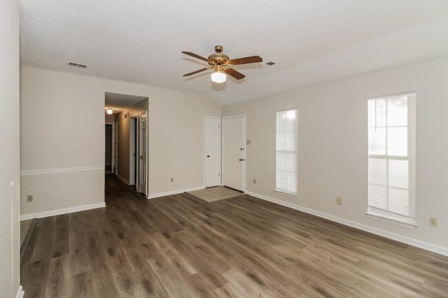 Photo - 2563 Country Trail Dr