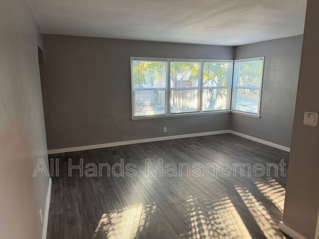 Building Photo - 5117 E The Toledo Unit 03