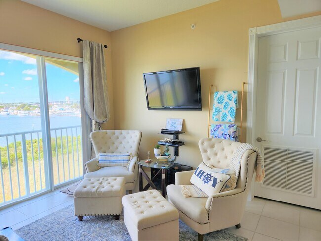 31 Harbour Isle Dr W Unit Ph01