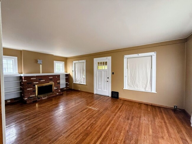 Photo - Three bedroom one bathroom home for rent