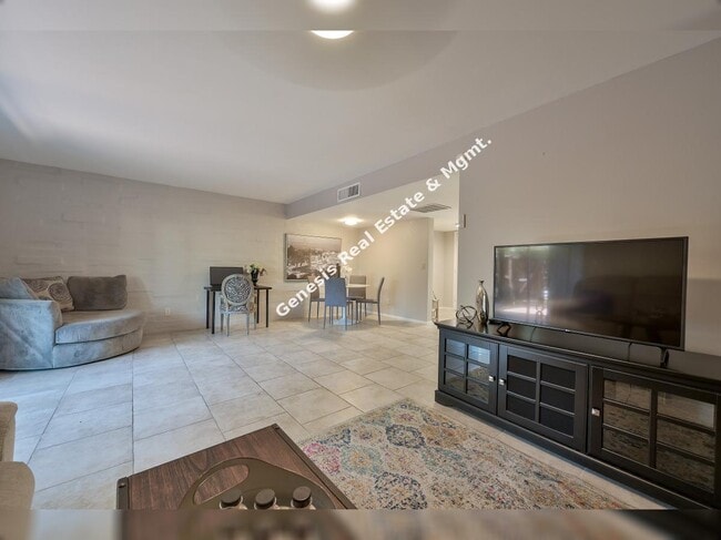 Photo - "Stylish 2-Bed Townhouse with Granite Touches & 2.5 Baths in Tucson – 1256 Sq Ft of Comfort!" Unidad E