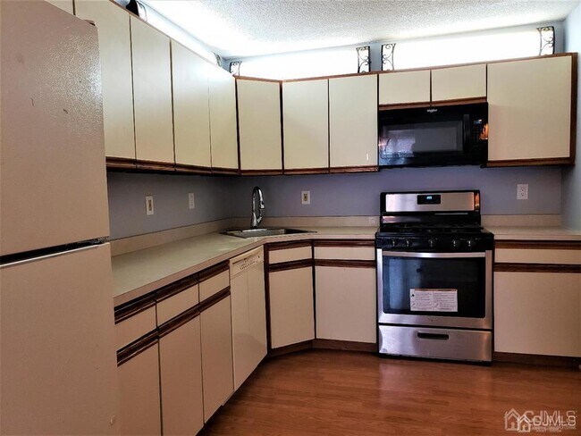 Photo - 19 Goodwin Dr