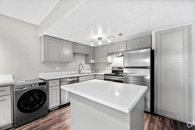 Building Photo - 935 Byrne St Unit B10 Rental
