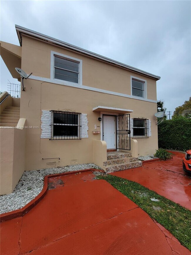 Building Photo - 2311 NW 14th St Unit 2313 Rental