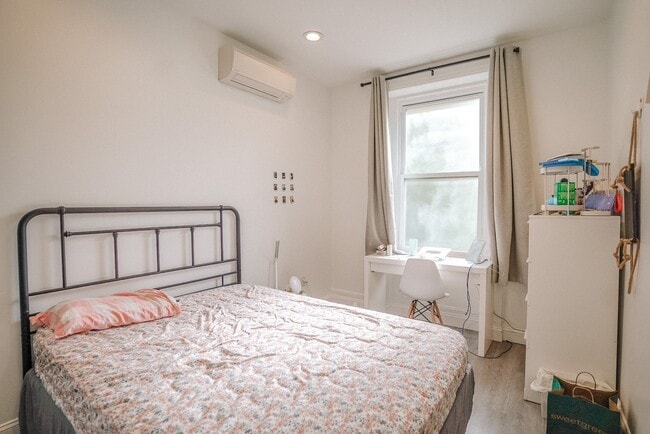 Habitación 2- amueblada - 4055 Spruce St