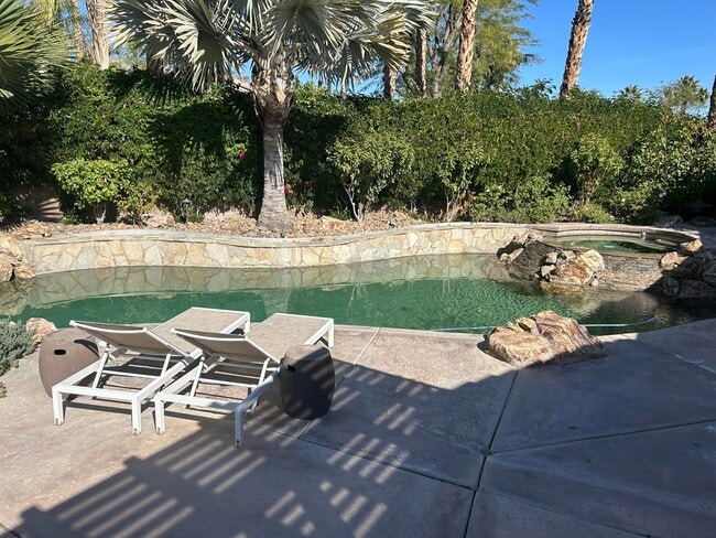 Building Photo - 49105 Casa Del Rio