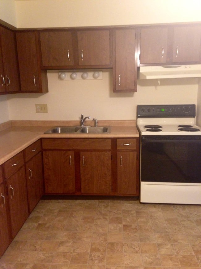 Ridge Manor Apartments Hales Corners, WI