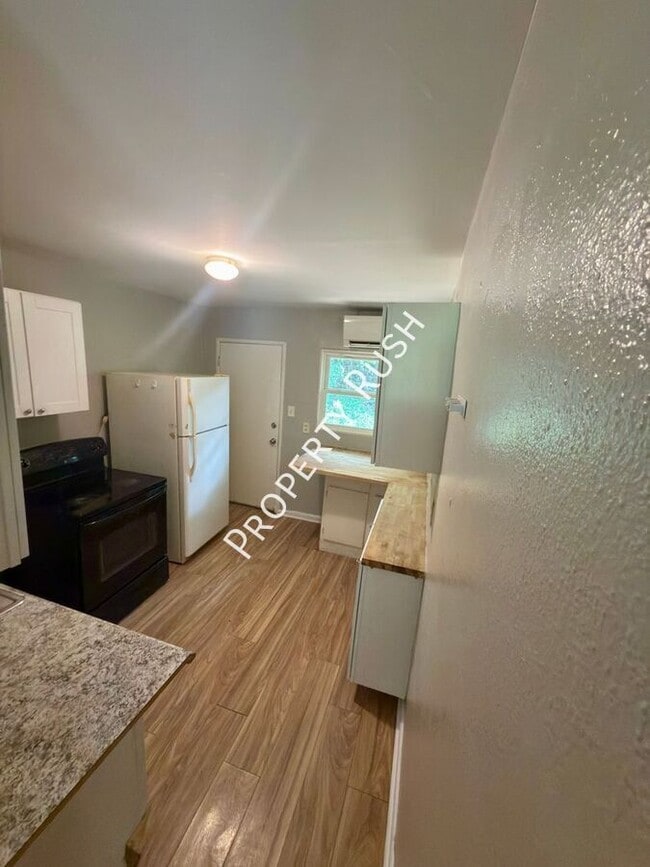 Photo - 708 W 47th St Unit B