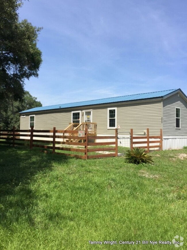 Building Photo - THREE BEDROOM MOBILE HOME IN A RURAL SETTING