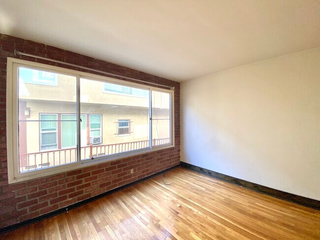 Photo - 1229 N New Hampshire Ave Unit 2