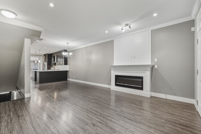 Photo - 13670-13670 62 Ave