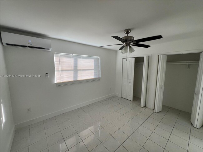 Building Photo - 13420 SW 36th St Unit 1
