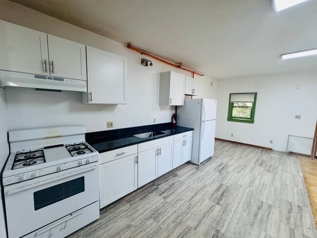 Building Photo - 156 Main St Unit 3 Rental
