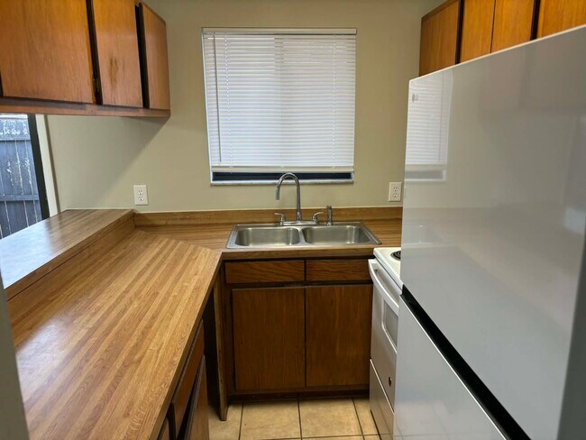 Photo - 3839 NW Huntsboro St Unit 101