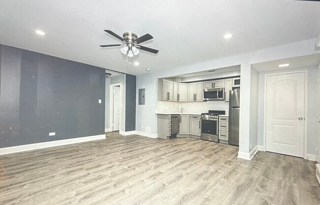 Photo - 7606 N Eastlake Ter Unit 2b