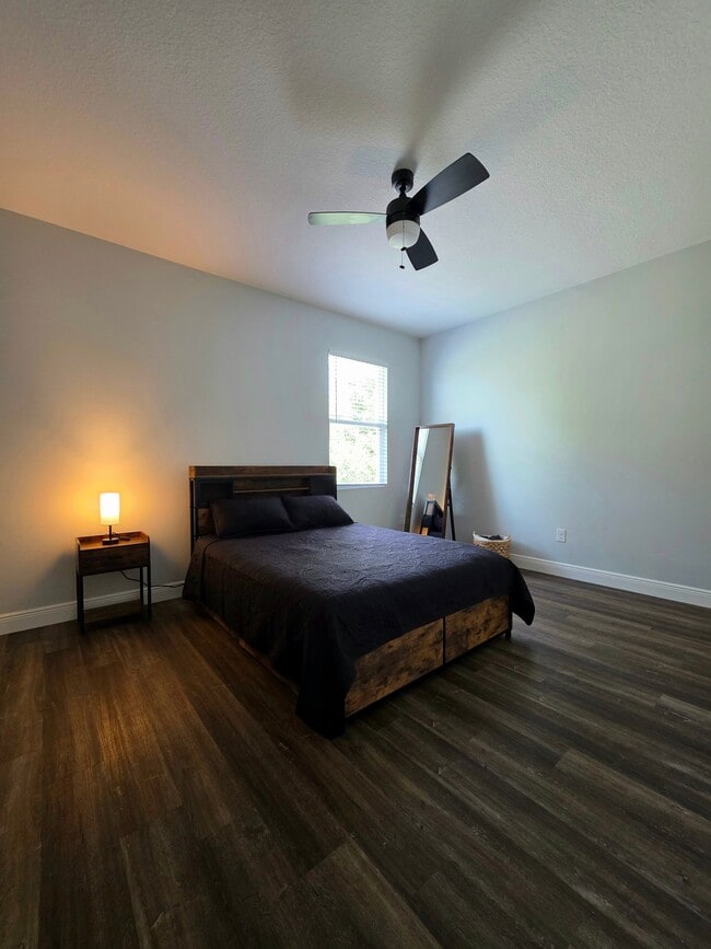 Photo - 7105 Happiness St
