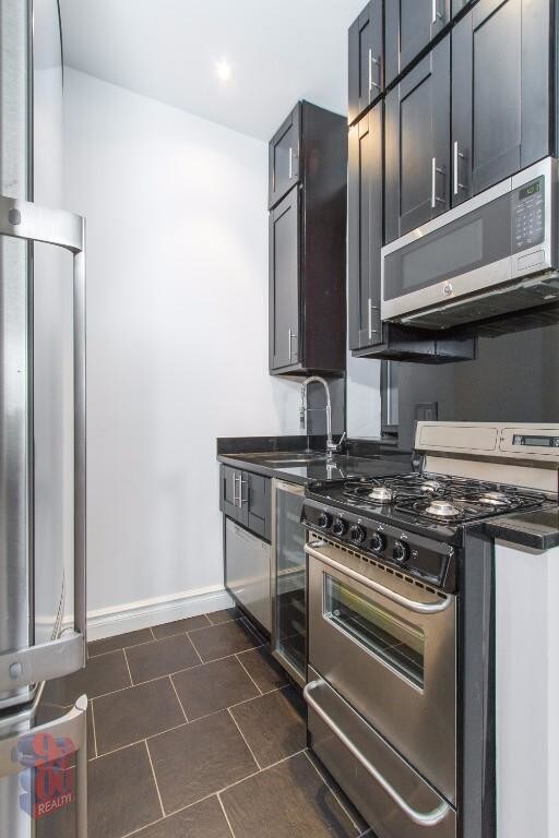 722 Tenth Avenue (49th & 50th St), #2B - 722 Tenth Avenue (49th & 50th St), #2B Unit 2B