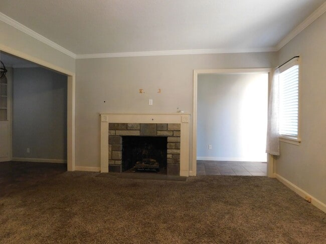 Photo - 2 Bed 1.5 Bath Duplex near downtown