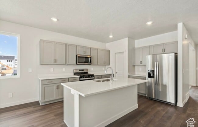Photo - 565 E Lintel Rd