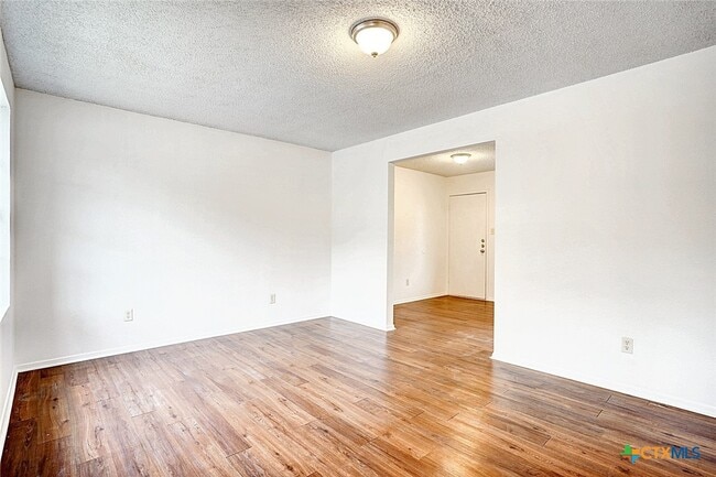 Photo - 728 Old Martindale Rd