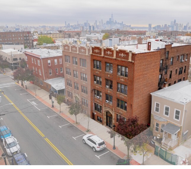 Building Photo - 411 15th St Rental