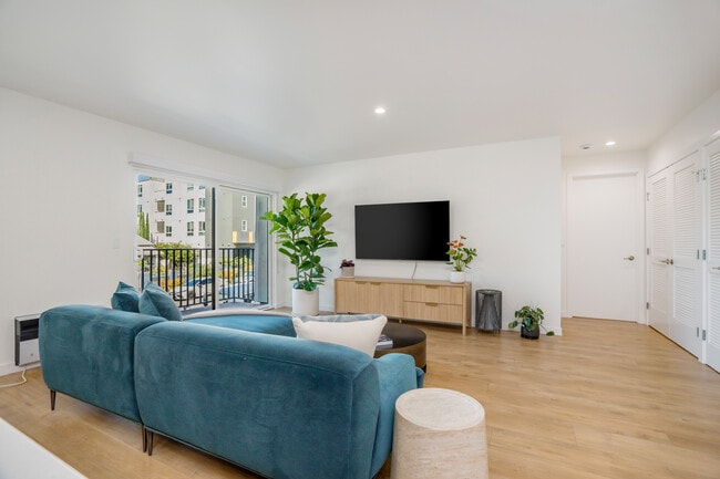 Photo - 1422 Tamarind Ave