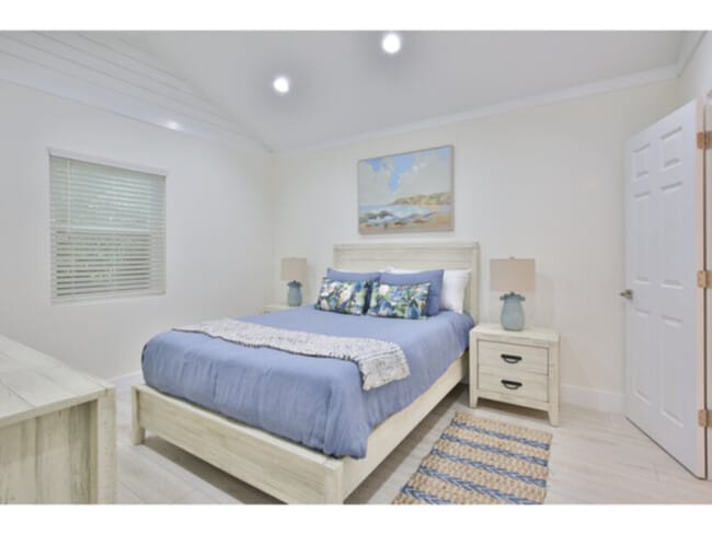 Building Photo - Completely Renovated 1/1 Cottage in Downtown Sarasota