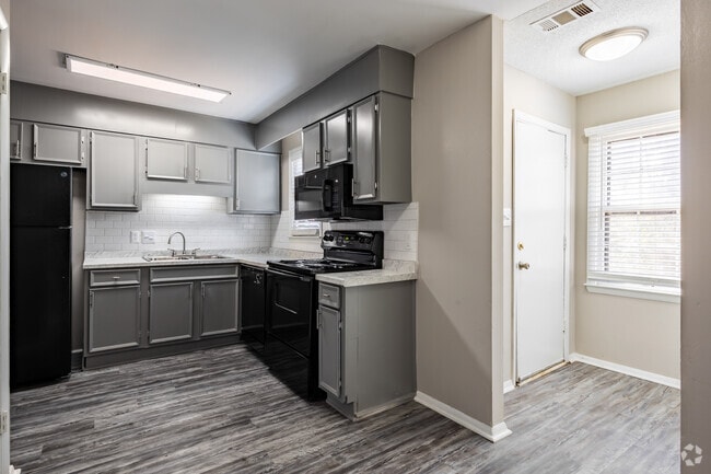 Interior Photo - Skylar Pointe