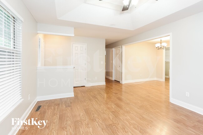 Photo - 308 Oak St