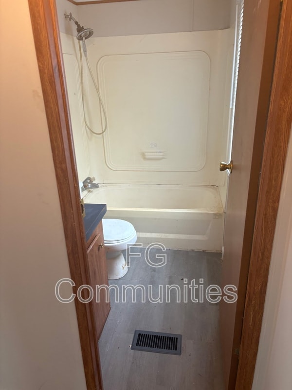 1726 Suburban Dr