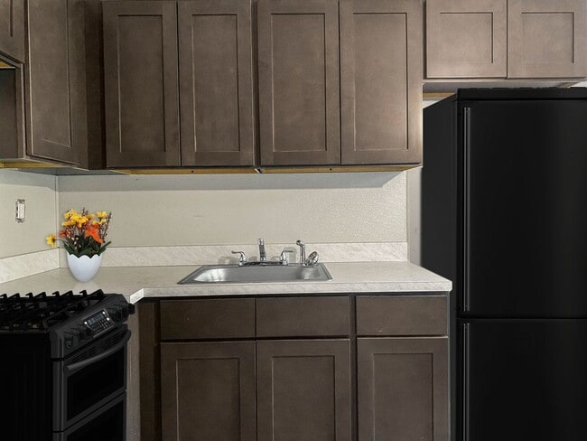 Photo - Oxford Gardens managed by Silverstone Prop...