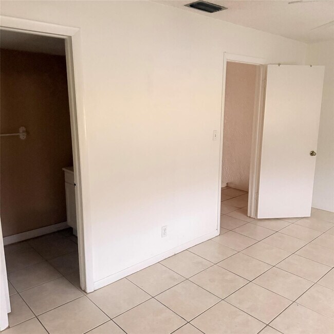 Photo - 6518 SW 41st St