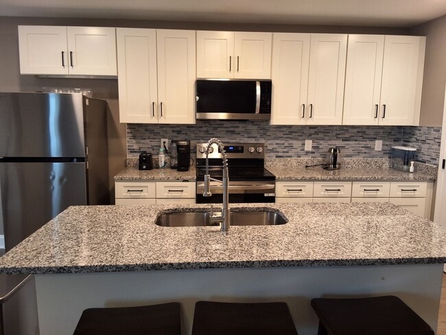 Photo - Knoxville 37921 - Fully Furnished - 3 bedroom, 2 bath home - Contact Sharon Arnwine (865) 313-7215