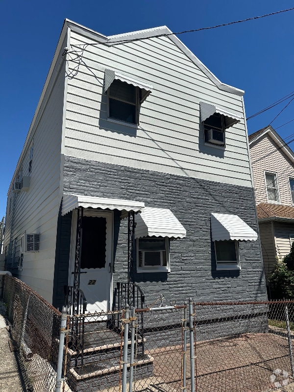 Building Photo - 22 Rutgers St Rental
