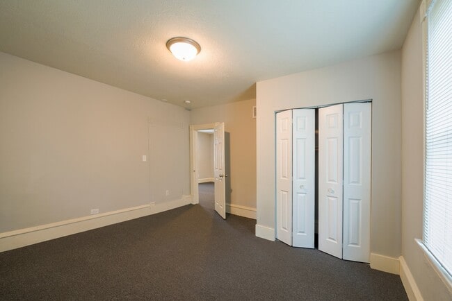 Building Photo - 2418 3rd St NE Unit 2