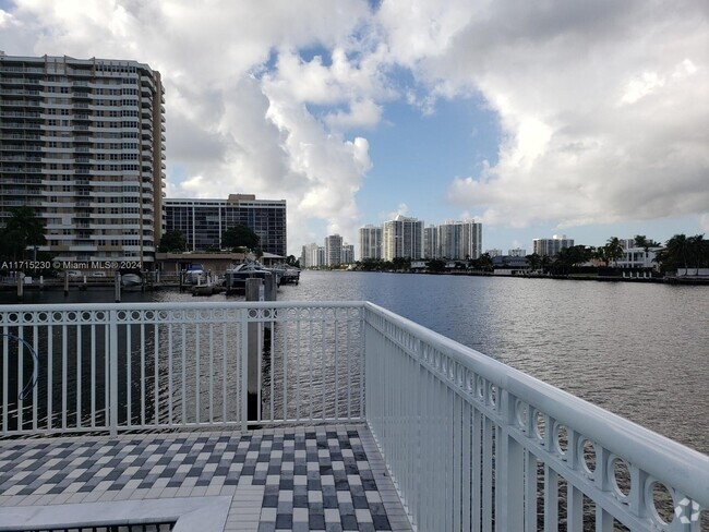 Building Photo - 1913 S Ocean Dr Unit 217 Rental