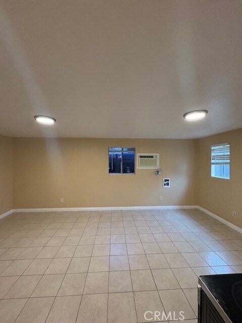 Photo - 914 W 9th St