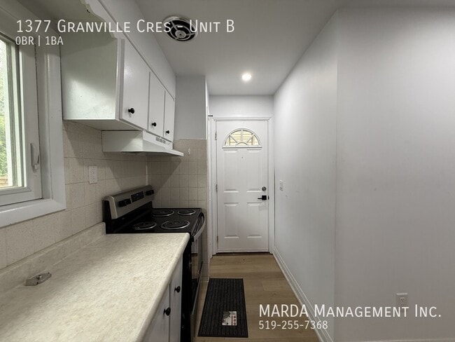 Photo - COZY 2 LEVEL BACHELOR UNIT WEST WINDSOR + 40% OF UTILITIES Unité B
