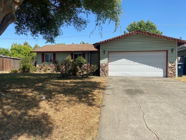 Building Photo - Single Story 3 bdrm 2 bath Rental