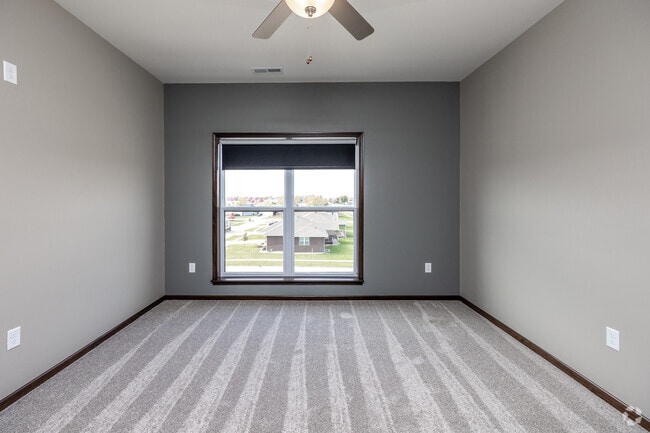 2BR, 2BA - 1,008SF - Primary Bedroom