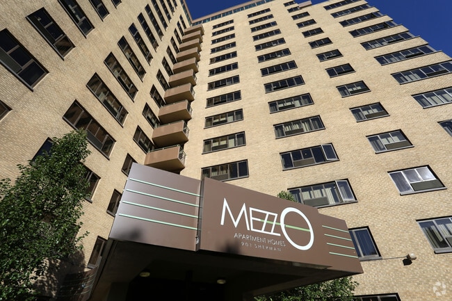 El Mezzo Apartment Homes - Archer Tower