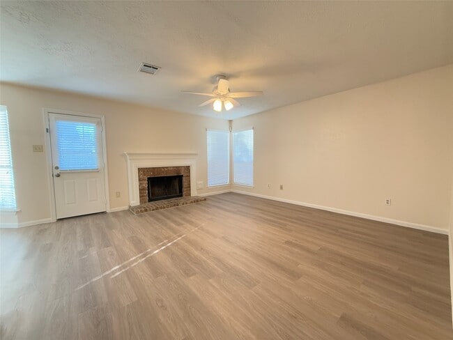 Photo - 1559 Hillside Elm St