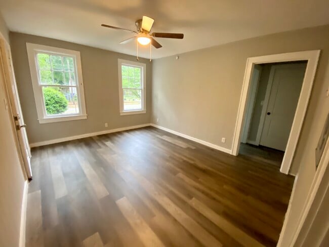 Photo - 2310 Aintree Ave